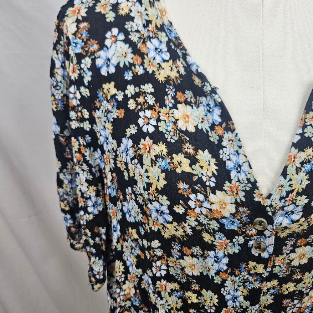 C&C California Women Black‎ Floral Tie Front Button Down Rayon Blouse Size M - Picture 3 of 7